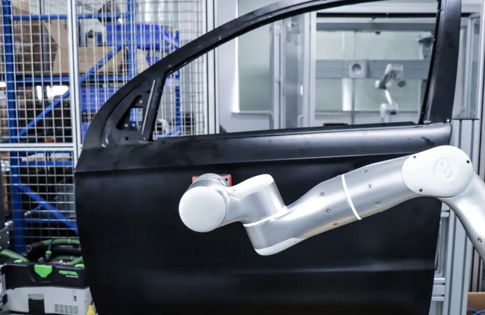 在上述的方案难点之外,打磨抛光应用还可以按照多种维度分类,最常见的是以工件种类和磨具类型进行区分: