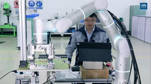 电子行业精密部件装配